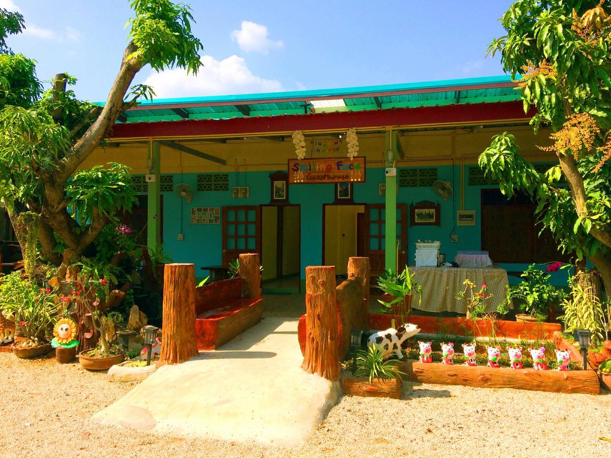 Smilingface Guesthouse Сукхотхай Екстер'єр фото
